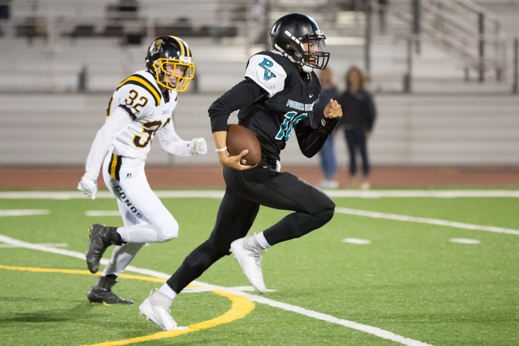 090771 Pioneer Cabrillo Football 019.jpg